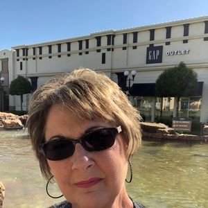 Meet your Posher, Debbie